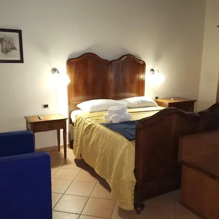 Oda ve Kahvaltı Amalfitani Centro Salerno